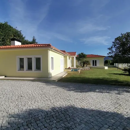 Casa Marinhas * קמיניה